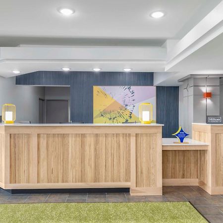 Spark By Hilton Lansing Esterno foto