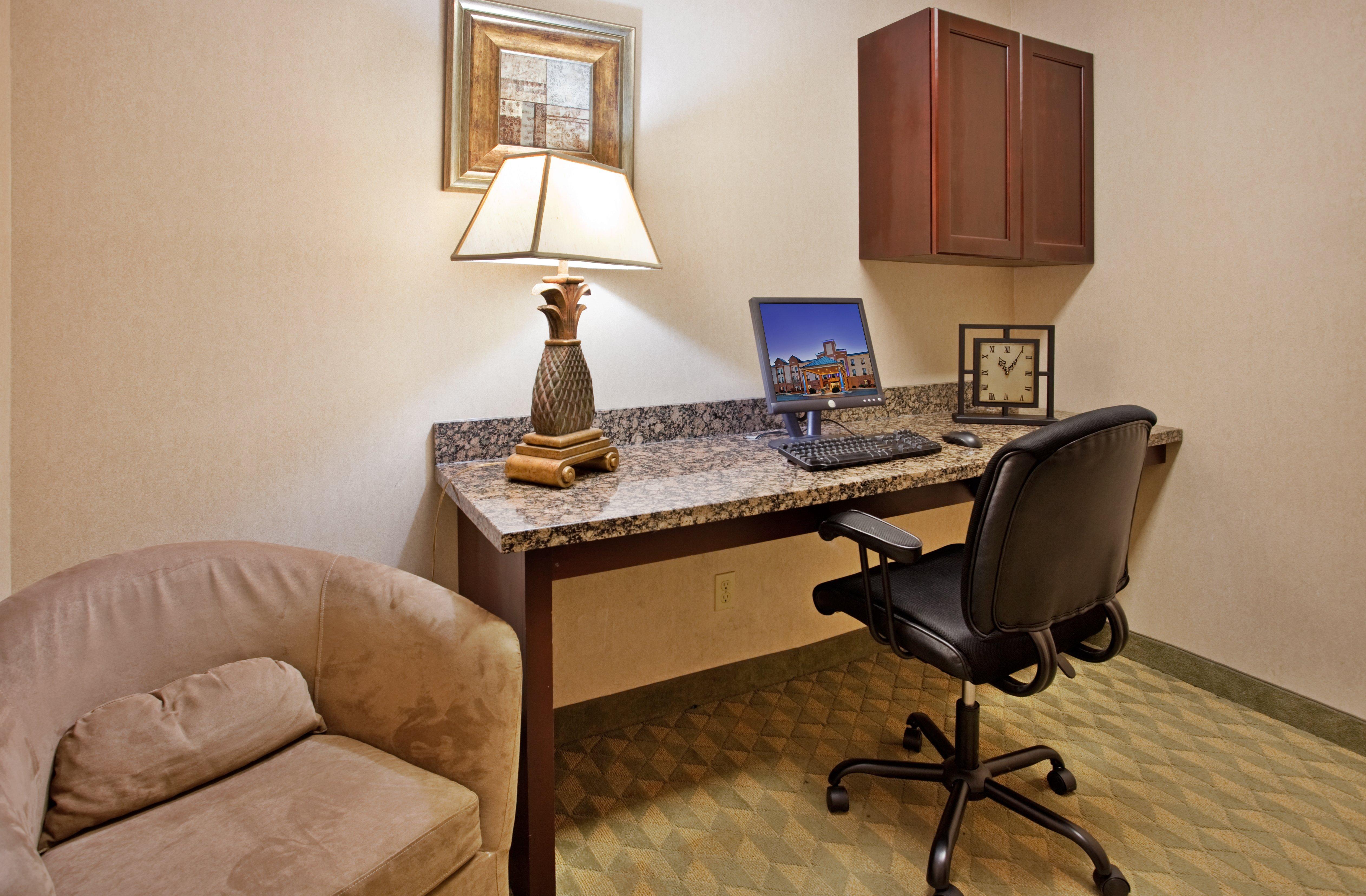 Spark By Hilton Lansing Esterno foto