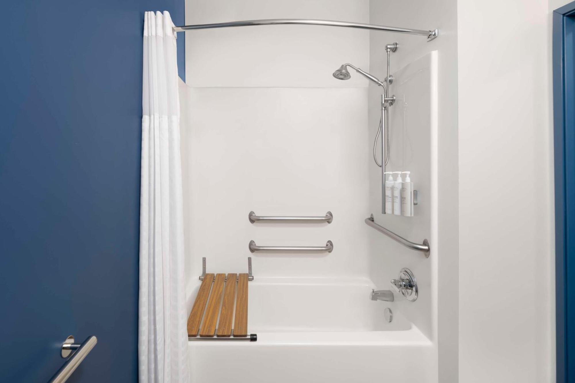 Spark By Hilton Lansing Esterno foto