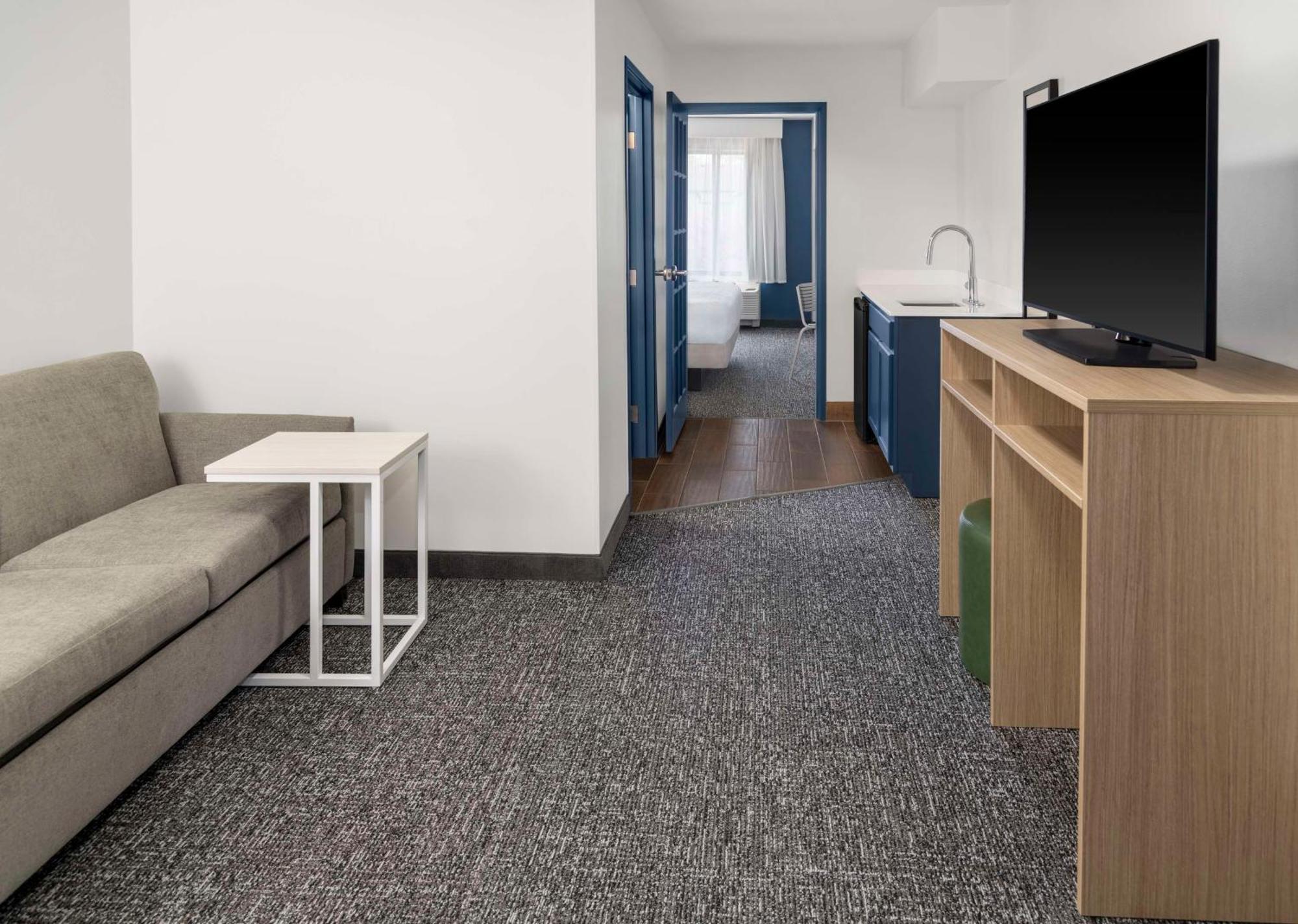 Spark By Hilton Lansing Esterno foto