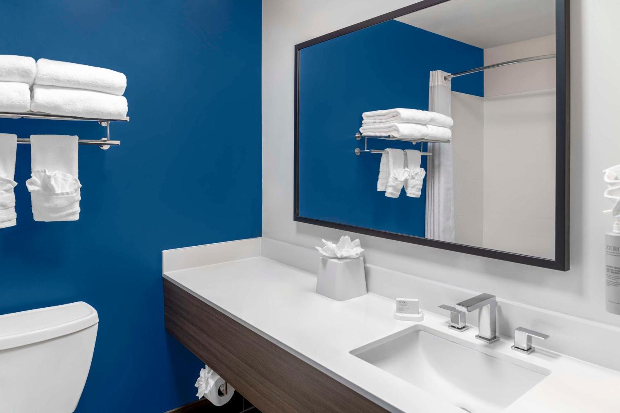 Spark By Hilton Lansing Esterno foto