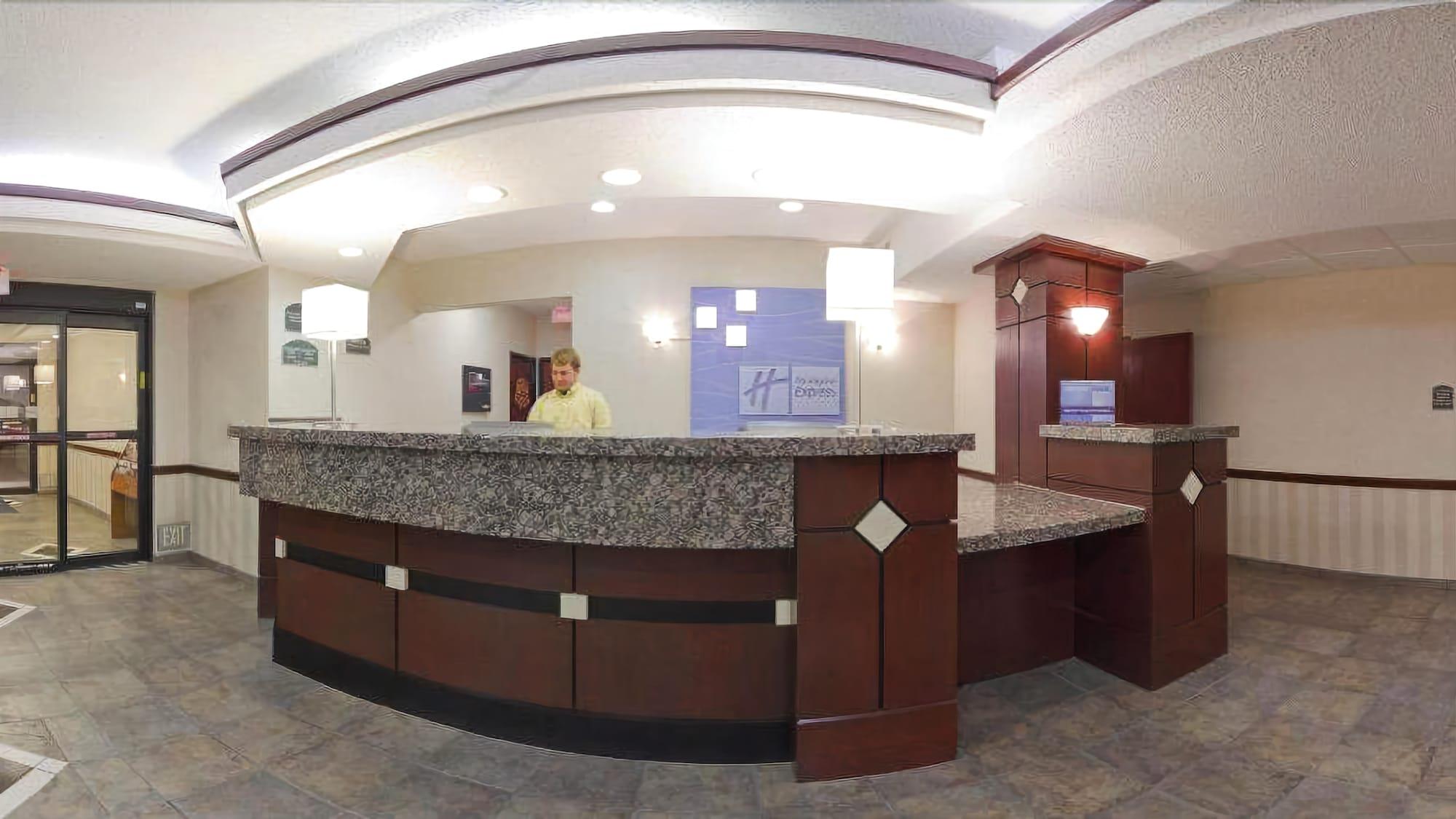 Spark By Hilton Lansing Esterno foto